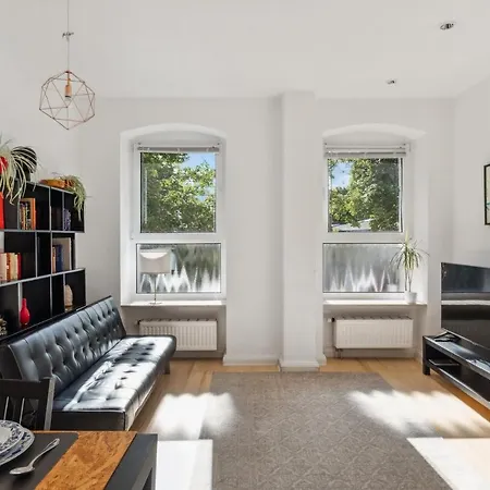Bright 3-Room Apartment Near Prenzlauer Berg